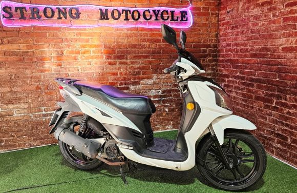 SYMPHONY SR 125. STRONG MOTOCYCLE HOSPITALET BARCELONA