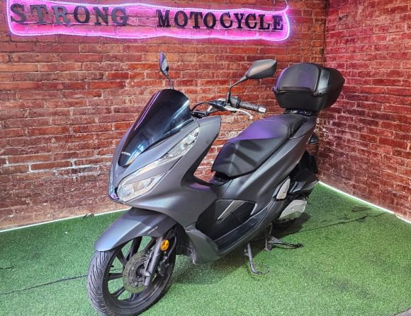 PCX 125. 2023. OFERTA STRONG MOTO HOSPITALET BARCELONA