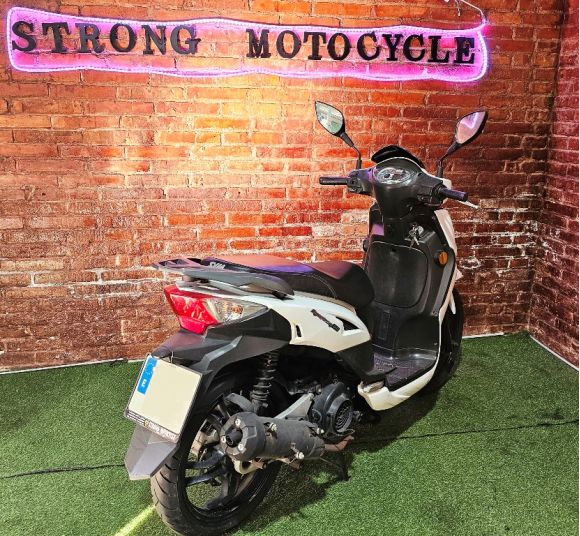 SYMPHONY SR 125. STRONG MOTOCYCLE HOSPITALET BARCELONA