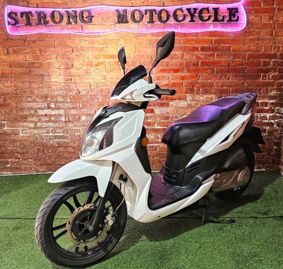 SYMPHONY SR 125. STRONG MOTOCYCLE HOSPITALET BARCELONA